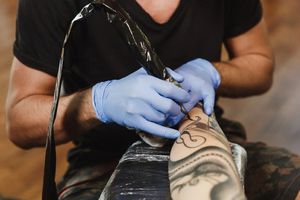 ¿Te gustan los tatuajes? Ofrecen clases gratis en CDMX para aprender a tatuar