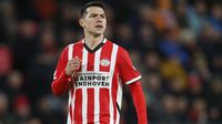 Hirving Lozano disputará su último partido en Europa ante el Feyenoord de Santiago Giménez
