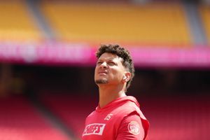 Patrick Mahomes y su esposa Brittany tienen una cita con aroma a futbol