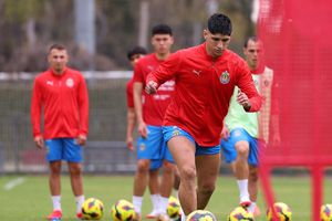 ¡Crack! Este fue el gesto de Alan Pulido con la afición tras su primer entrenamiento con Chivas