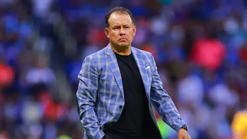 Chivas tiene en el radar a Juan Reynoso para el banquillo, ya hubo contacto con el DT