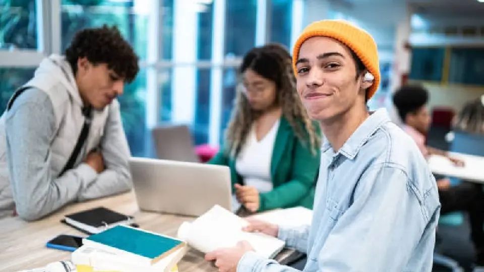 ¿Por qué la Generación Z tiene dificultades para conseguir y mantener empleos? ¡Descúbrelo aquí!