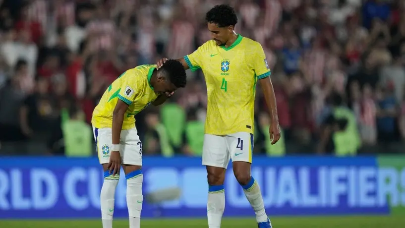 Prensa de Brasil critica duramente a la selección de Dórival Junior y Vinicius