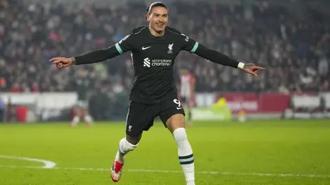 Liverpool logra victoria de último minuto ante Brentford