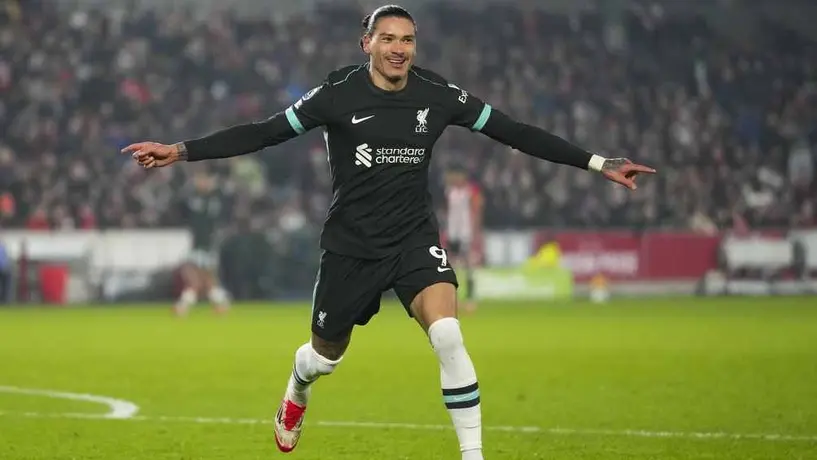 Liverpool logra victoria de último minuto ante Brentford