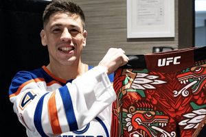 ¡De gala! Brandon Moreno presenta sus shorts para la pelea ante Amir Albazi en UFC Edmonton