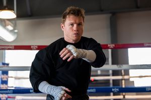 Canelo Álvarez abre la puerta para una revancha vs Bivol: 'Siempre existe la posibilidad'