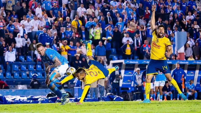 Revelan audios del VAR del penal sobre ‘Chiquito’ Sánchez en el Cruz Azul vs América