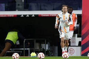 Modric se vuelve viral por convivencia con serpiente