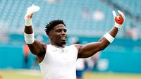 Policía que esposó a Tyreek Hill es investigado y separado de su cargo