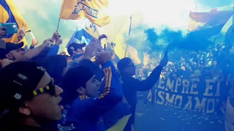 Clásico Regio: Aficionados protagonizan bronca previo al Tigres vs Rayados