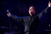 ¡Abrázame muy fuerte! Cineteca Nacional pasará gratis concierto de Juan Gabriel en Bellas Artes