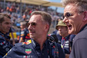 Christian Horner contradice a 'Checo' Pérez: "Los dos coches llevan las evoluciones"