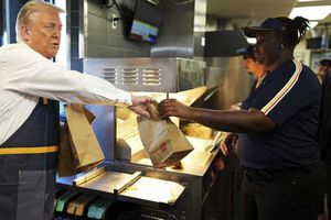 McDonald’s no autorizó que Donald Trump sirviera papas fritas en uno de sus restaurantes