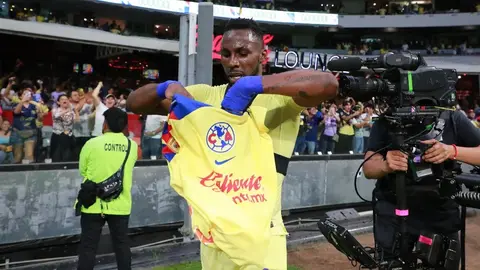 Julián Quiñones no se olvida del América y muestra ser el fan número 1