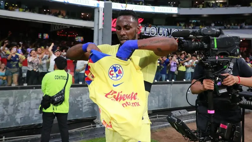Julián Quiñones no se olvida del América y muestra ser el fan número 1