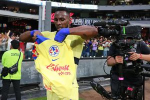 Julián Quiñones no se olvida del América y muestra ser el fan número 1