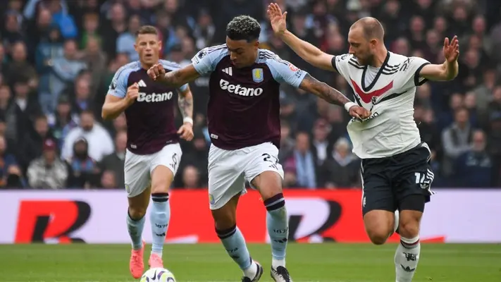 Manchester United deja el futuro de Ten Hag en el aire tras empate sin goles ante Aston Villa