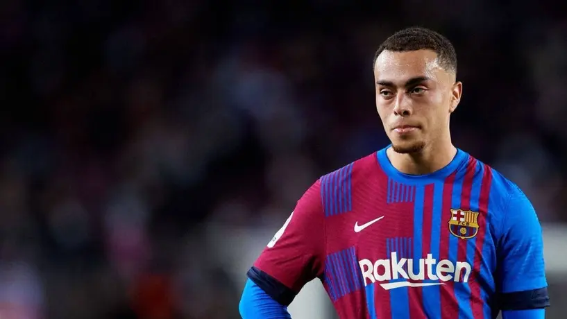 Sergiño Dest recordó su etapa en el Barcelona y lanzó dardo a Xavi: 'No fue honesto'