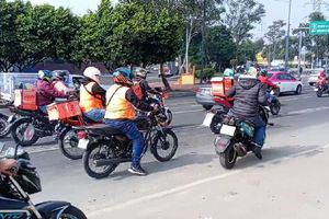Repartidores por aplicación hacen manifestación para exigir derechos laborales