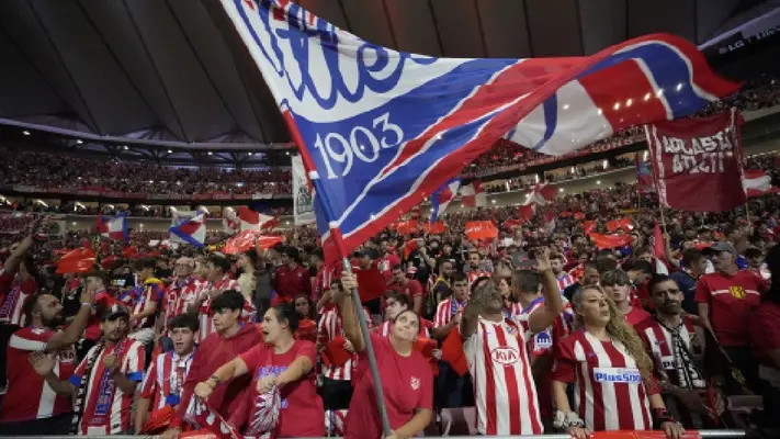 UEFA multa al Atlético de Madrid y Lazio por comportamiento racista de sus seguidores