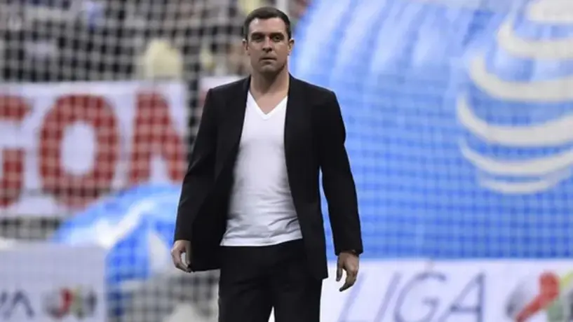 Pablo Guede se acerca al banquillo de la Franja del Puebla