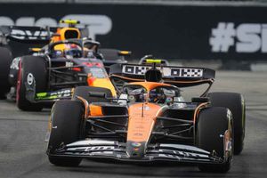 Checo Pérez 'explota' contra McLaren: "Malditos idio***"