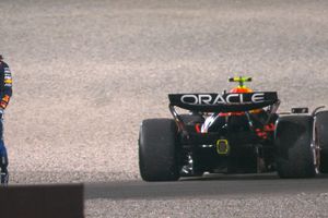 Checo Pérez abandona el Gran Premio de Qatar