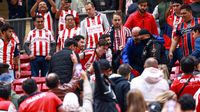 Clásico Tapatío finalizó con bronca en la tribuna entre seguidores de Chivas