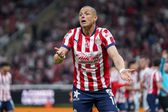 Afición de Chivas explota contra ‘Chicharito’ luego de aparecer en la final de la Kings League