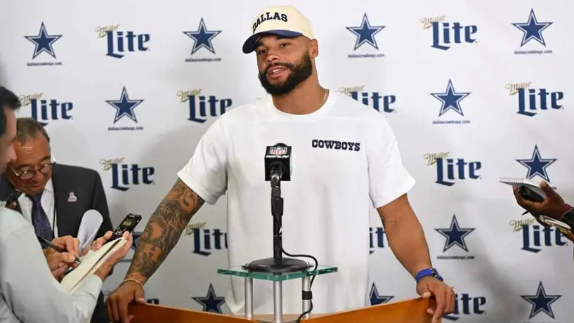 Dak Prescott revela que sus compañeros esperan regalos tras su extensión de contrato