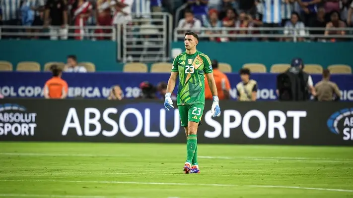 ‘Dibu’ Martínez acepta sanción impuesta por la FIFA: “Pido disculpas si ofendí a alguien”