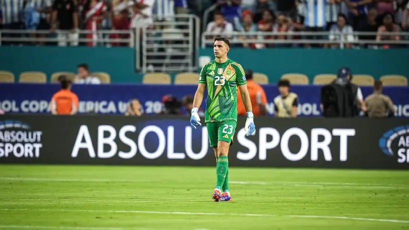 ‘Dibu’ Martínez acepta sanción impuesta por la FIFA: “Pido disculpas si ofendí a alguien”
