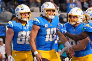 Justin Herbert comanda victoria de Chargers sobre Tennessee Titans