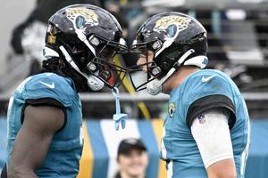 Jaguars vencen a los Titans 20-13 completando una rara barrida en la serie