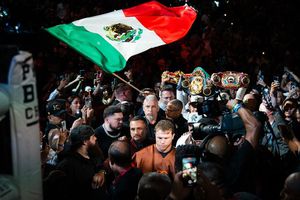 Robert García defiende al Canelo Álvarez: “No necesita de oponentes de renombres”