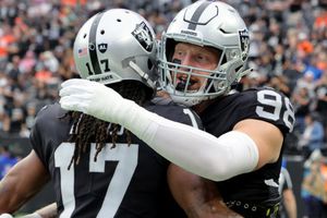 Raiders descarta a Davante Adams vs Browns; Maxx Crosby también es duda por lesión