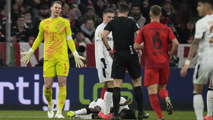 Manuel Neuer recibe su primera expulsión y Bayern Munich es eliminado de la Pokal