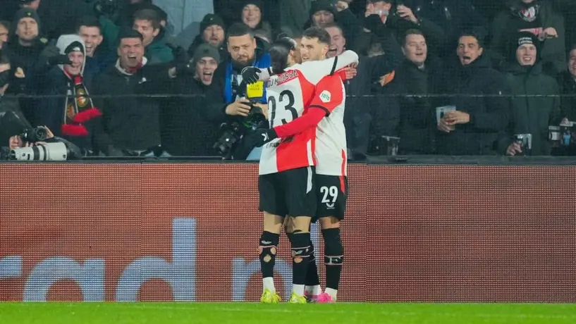 Santiago Giménez anota en goleada de Feyenoord a Sparta Praga en Champions League