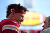 Mahomes vio playoffs mientras esperaba el nacimiento de su hijo, ahora está listo para jugar