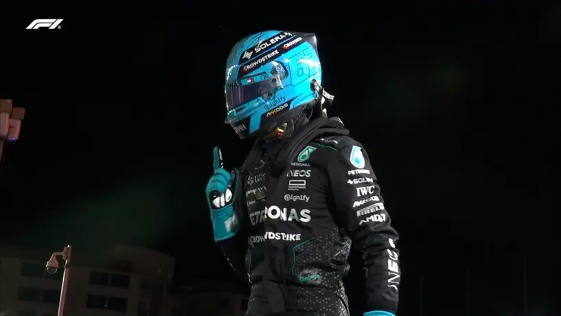George Russell le quita la pole position a Carlos Sainz en Las Vegas; Checo Pérez largará P16