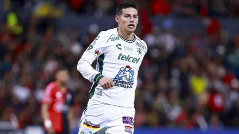 Hijo de Camilo Vargas se queda con el jersey de James Rodríguez