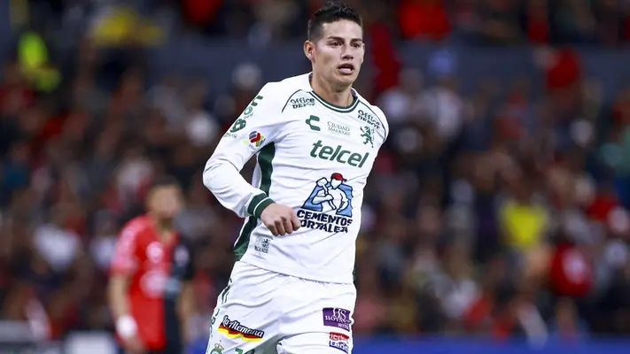 Hijo de Camilo Vargas se queda con el jersey de James Rodríguez