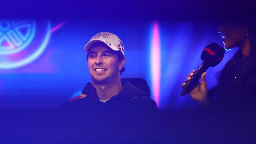 Checo Pérez recibió un reconocimiento especial previo al Gran Premio de Las Vegas