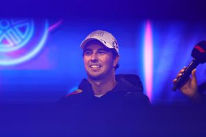 Checo Pérez recibió un reconocimiento especial previo al Gran Premio de Las Vegas