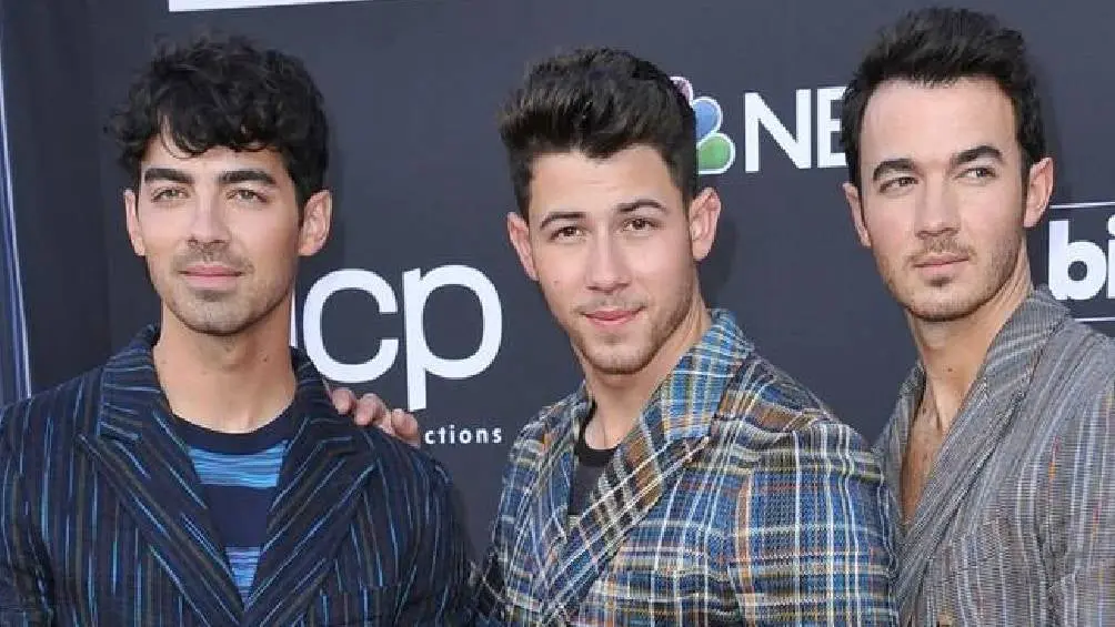 Los Jonas Brothers es una banda estadounidense que se hicieron famosos en la década de los 2000.