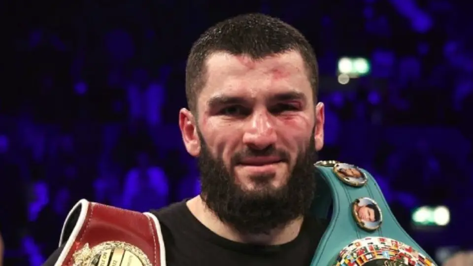 Beterbiev manda recadito a Jake Paul tras pelea con Tyson: "¿Qué puedes hacer contra el campeón?"