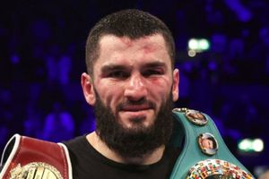 Beterbiev manda recadito a Jake Paul tras pelea con Tyson: "¿Qué puedes hacer contra el campeón?"