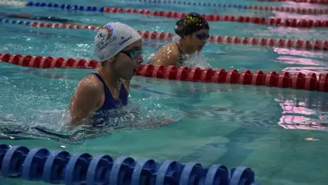 Piden padres de nadadores a Rommel Pacheco defender la soberanía de la natación mexicana