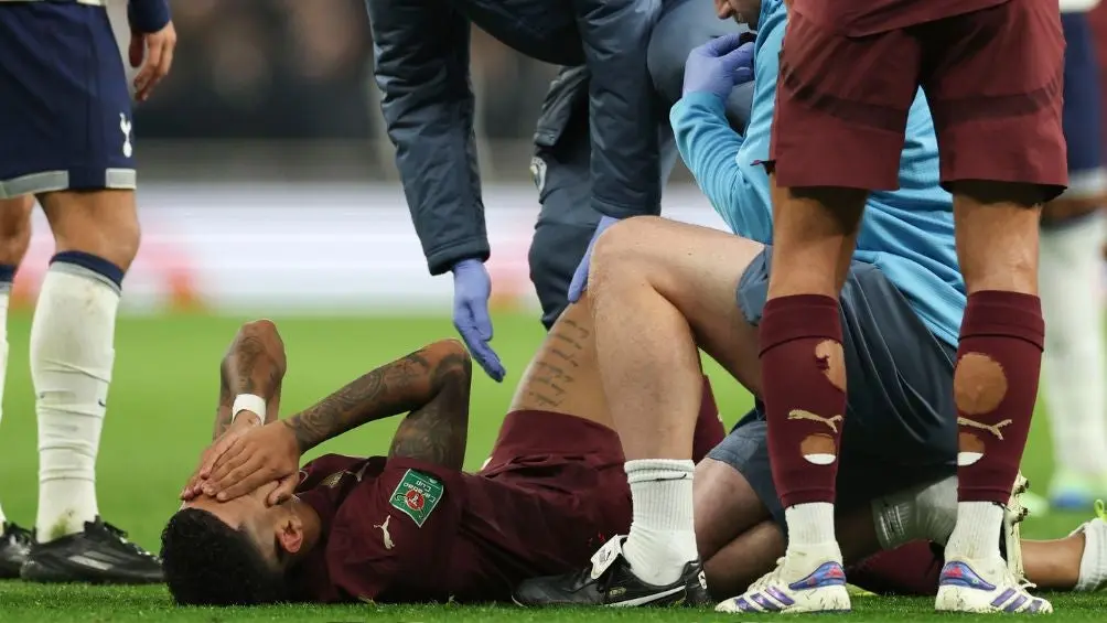 Savinho se lesionó el tobillo l AP
